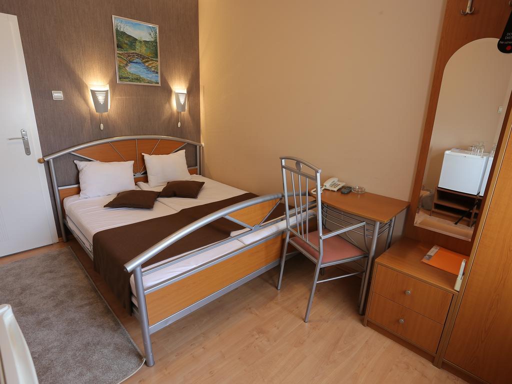 Hotel Zeneva Крагуевац Экстерьер фото
